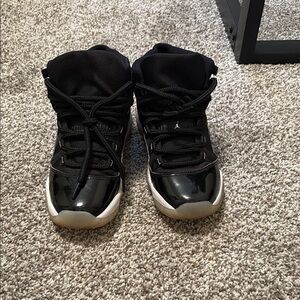 Jordan Black and White Sneakers High-Top